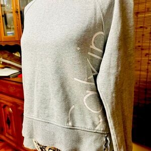 Calvin kl gray sweatshirt. Size medium.
